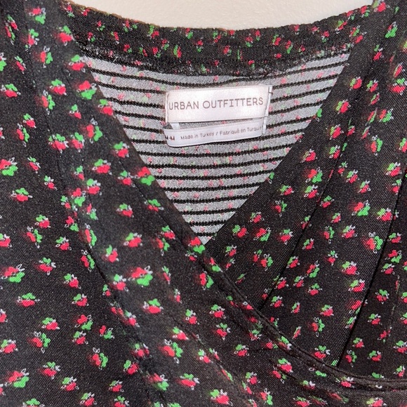 UO bellcap crop top w/ corset back and wrap design. Black and red floral design - Picture 2 of 7